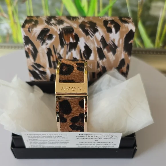 Avon Leopard Faux Fur Gold Tone Hinged Bangle Bracelet NIB - Picture 3 of 8